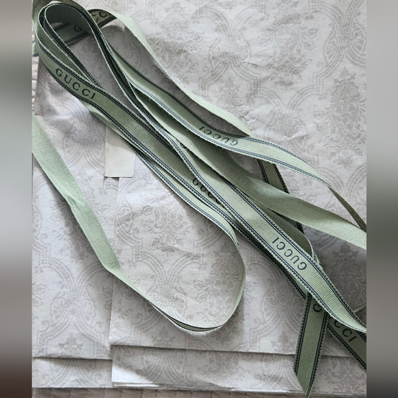 Authentic Gucci Tissue Grosgrain Ribbon and Gift Card Holder - Picture 3 of 6